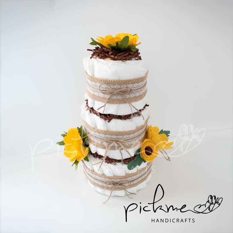 diapercake 3-όροφη τουρτοπάνα κίτρινα λουλούδια υπό γωνία