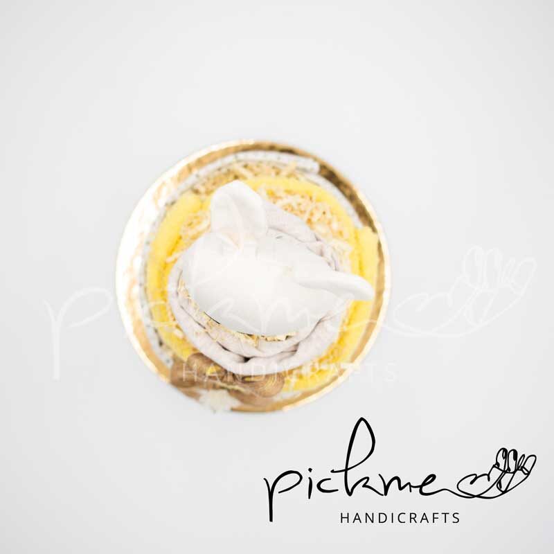 diapercake τριόροφη τουρτοπάνα unisex κίτρινο εκρού λαγουδάκι πάνω όψη